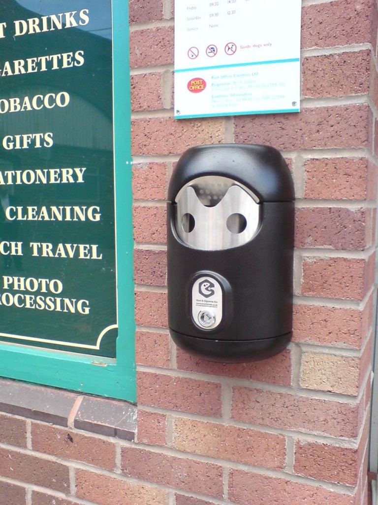 Single Smartbin mounted directly on a brick wall